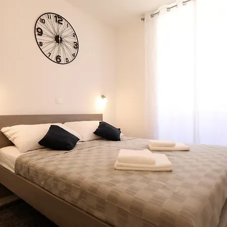 Piccola Pyrotima Lägenhet *