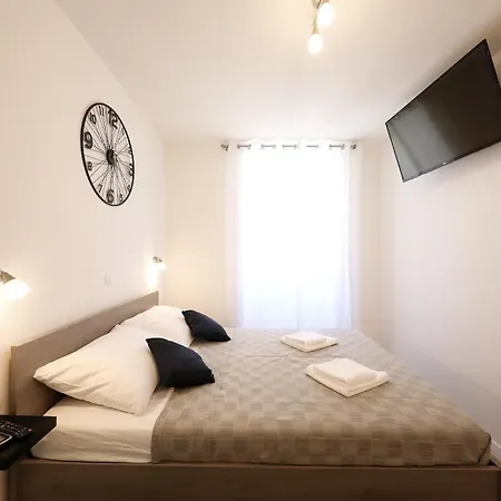 Piccola Pyrotima Lägenhet *