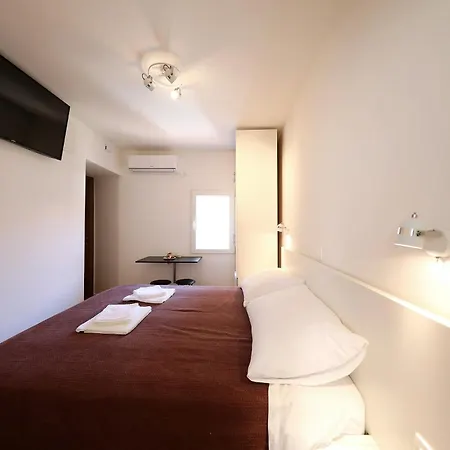 Piccola Pyrotima * Zara