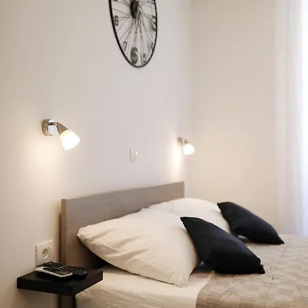 Piccola Pyrotima Apartman