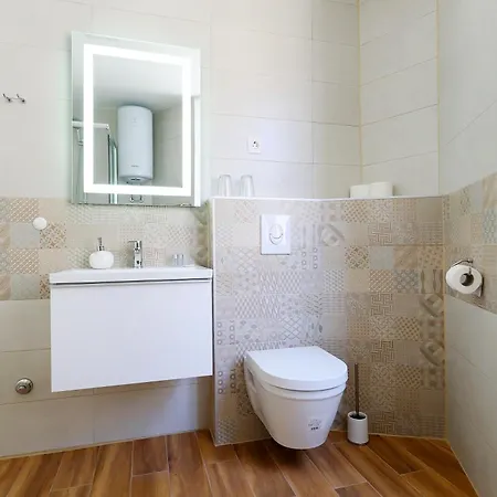 Piccola Pyrotima Zara