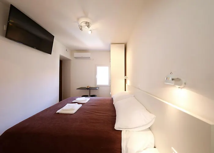 Piccola Pyrotima * Zara