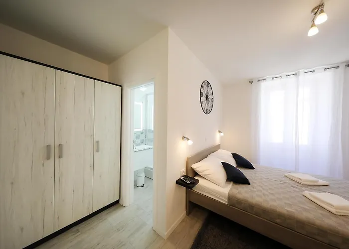 Piccola Pyrotima Zara