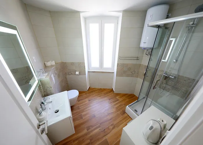 Piccola Pyrotima * Zara